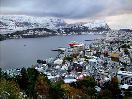 Foto: &copy; Abdelmuhaymin Abbas, "&Aring;lesund i vinter"