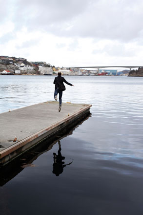 Foto: &copy; Belinda Ren&egrave;e Dragset, "Ha'&aelig; te pisis" 