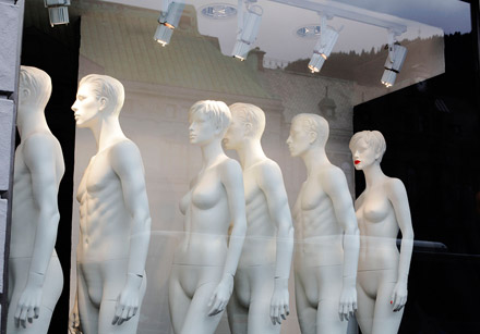 Foto: &copy; Belinda Renee Dragset, "K&oslash; til solariumet"