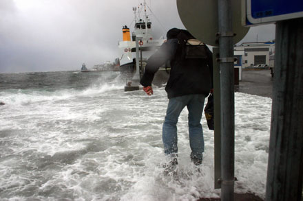 Foto: &copy; Kjell Herskedal, "P&aring; vei til ferga"