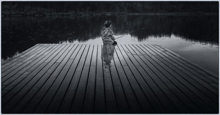 Foto: &copy; Leif Erling Aasan, "&hellip; &aring; fiske fra bryggekanten" 