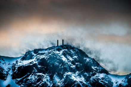 Foto: &copy; Leif Erling Aasan, "Det bl&aring;ser p&aring; toppene"