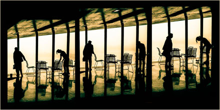 Foto: &copy; Leif Erling Aasan, "Renholdersken p&aring; Trollstigen Caf&eacute;"