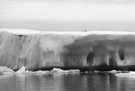 Foto: &copy; Norunn Bolstad, "P&aring; et isfjell, eller..."