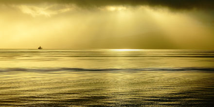 Foto: &copy; &Oslash;ystein Wiik, "Fjord i gull"