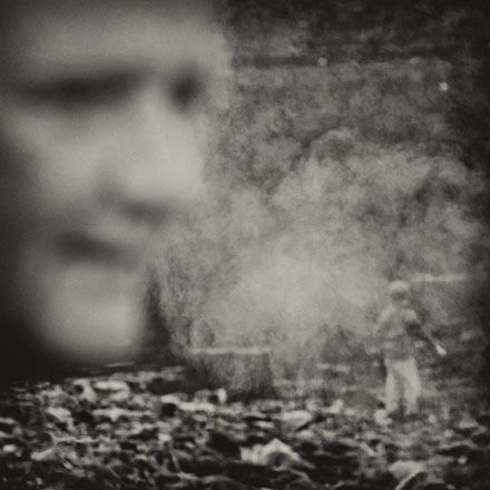 Foto: &copy; Roar Bech, "Gutten i r&oslash;yken"