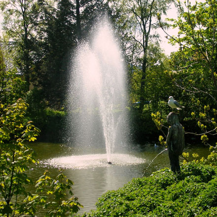 Foto: &copy; Sarah Jo Baumann Larsen, "Slutt &aring; piss ditt svin" 